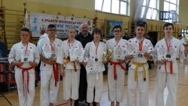 8 złotych medali dla Pilskiego Klubu Karate Do Tsunami z filią w Wałczu!