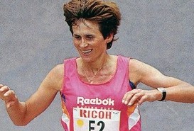 Wanda Panfil na medalu jubileuszowego 25. Półmaratonu PHILIPS Piła 
