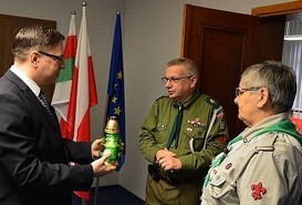 Betlejemskie Światło Pokoju w Urzędzie Miasta