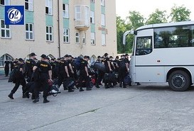 Policjanci z pilskiej Szkoły Policji spieszą z pomocą