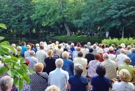 Parkowe spotkania i joga w Parku Miejskim.