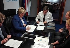 Gmina Piła finalizuje przejęcie lotniska - protokół z rokowań podpisany