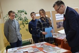 Zespół Szkół STO świętuje stulecie Niepodległości Polski - wystawa 