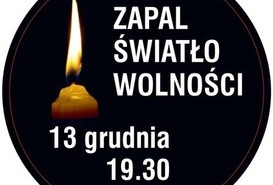 „Ofiarom stanu wojennego. Zapal Światło Wolności”.