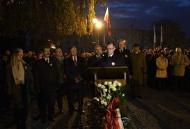 Przemówienie prezydenta Piły Piotra Głowskiego przy pomniku Tysiąclecia Polski i Powrotu Ziem Zachodnich do Macierzy podczas uroczystości obchodów 100. rocznicy odzyskania przez Polskę niepodległości. 