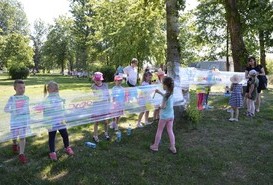 'Lokomotywa' w parku na Wyspie - Ogólnopolski Tydzień Czytania Dzieciom 