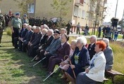 Ilustracja: Uroczystość odsłonięcia pomnika upamiętniającego działalność ogniw ZIW RP na terenie Północnej Wielkopolski.