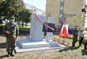 Ilustracja: Uroczystość odsłonięcia pomnika upamiętniającego działalność ogniw ZIW RP na terenie Północnej Wielkopolski.