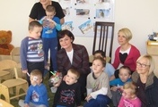 Ilustracja: Wizyta w Przedszkolu Terapeutycznym 'Tęczowa Kraina' w ramach kampanii 'Cała Polska czyta dzieciom'.