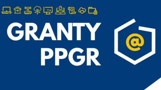 Granty PPGR drukowanym białym tekstem na niebieskim tle z ikonami komputerów w lewym górnym roku. Po prawej stronie @ wpisana w liniowy kontur Polski.